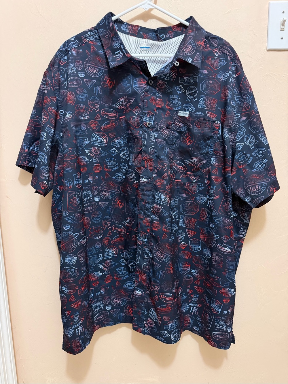 Columbia Men's Short-Sleeve Button-Up Shirt - Navy with Red Print